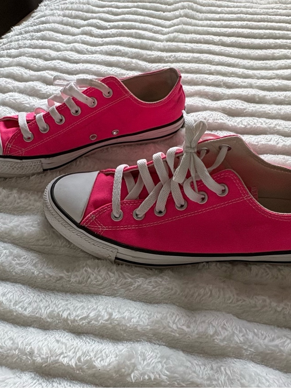Converse Chuck Taylor All Star Low Top Neon Pink Canvas Sneakers - Picture 4 of 9